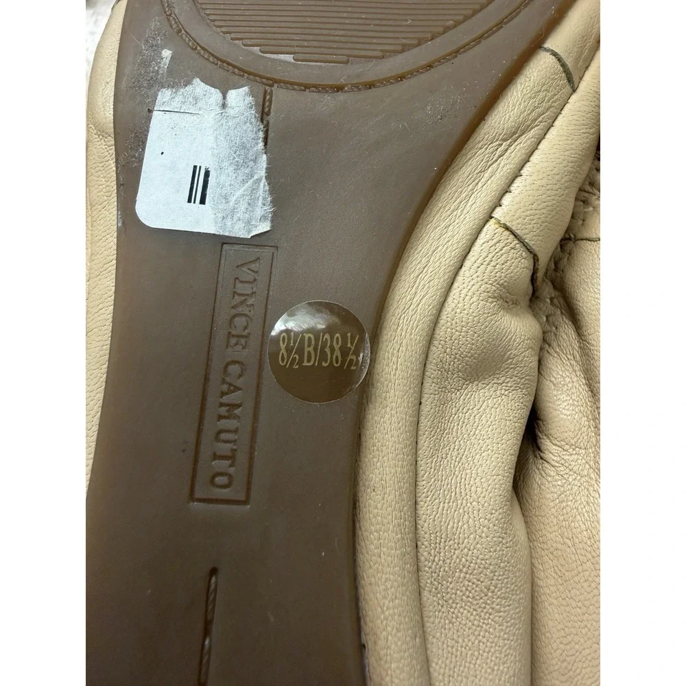 New VINCE CAMUTO Women's 8.5 B Nude Leather Ballet Flats Gold Logo Charm Accent